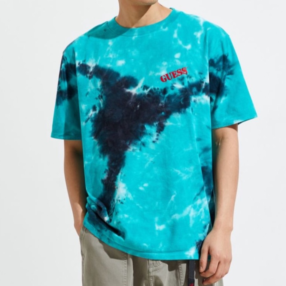 GUESS. Men’s Heavyweight Cotton Graphic Tie Dye Tee Shirt